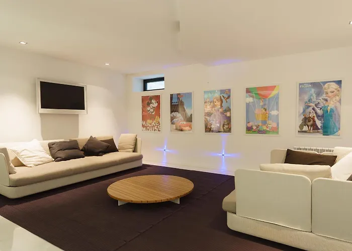 Playa Llenaire - Pou 波连萨港