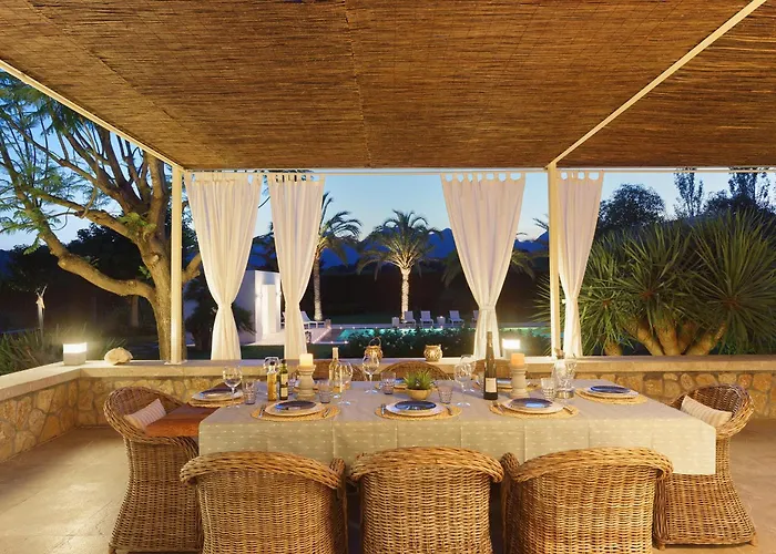 Playa Llenaire - Pou 波连萨港